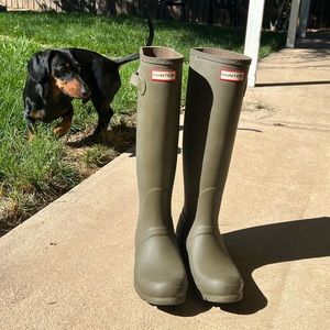 Green HUNTER boots size 8!